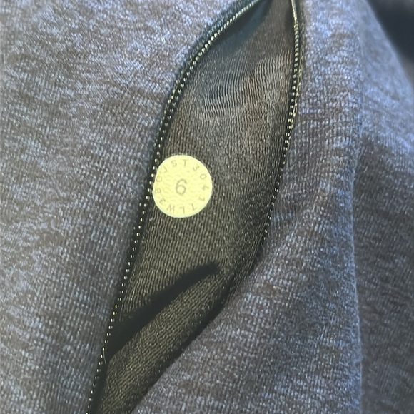 🍋Women’s Lululemon Runderful long sleeve size 6🍋 - Picture 13 of 14